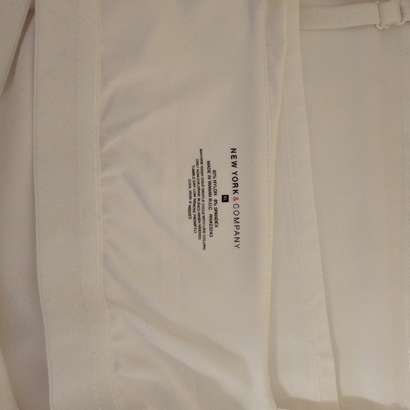 Brand new with tags 2 New york and company white tank tops with shelf bras - XL - Picture 4 of 4